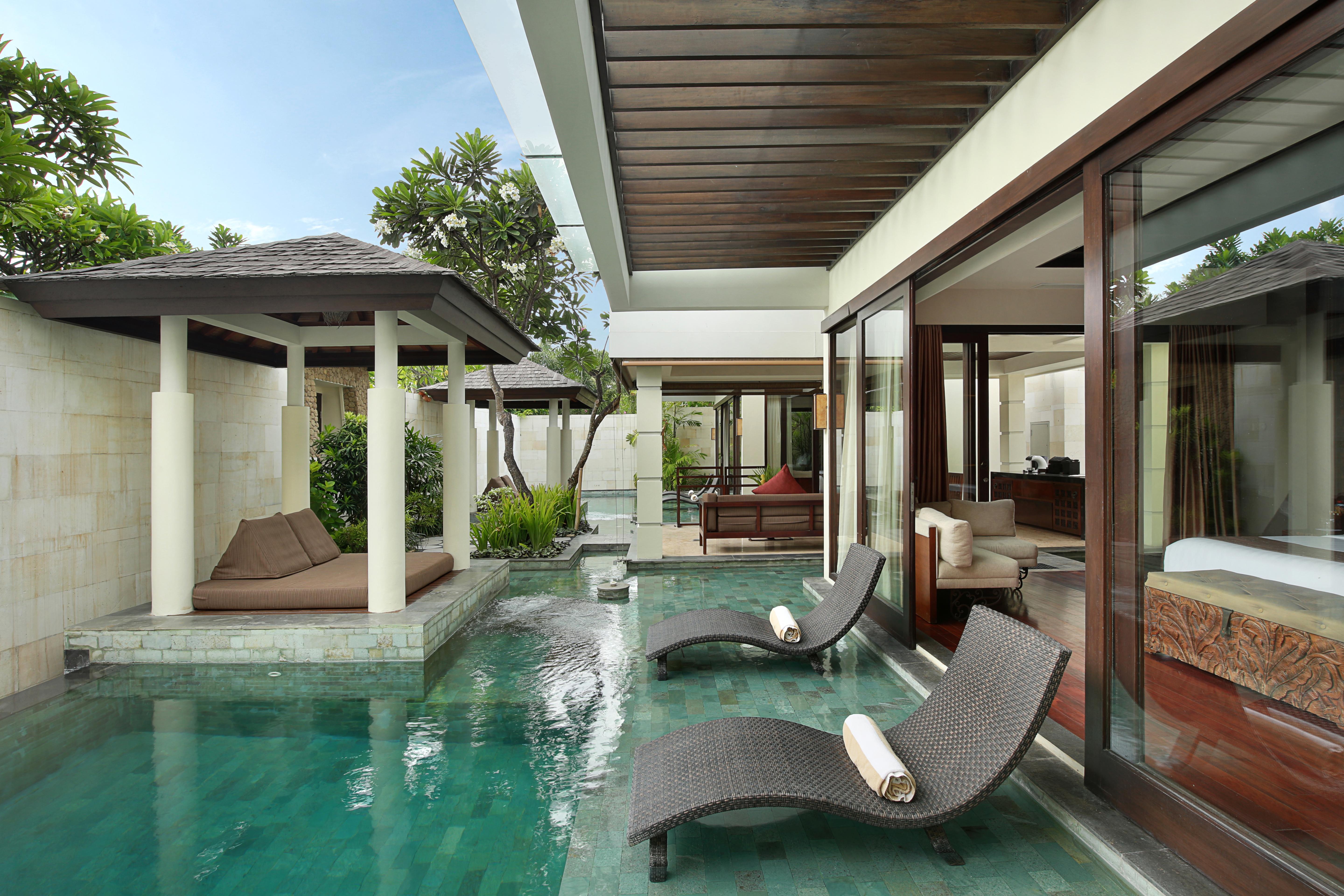 The Seminyak Beach Resort & Spa Екстер'єр фото A pool villa at the resort