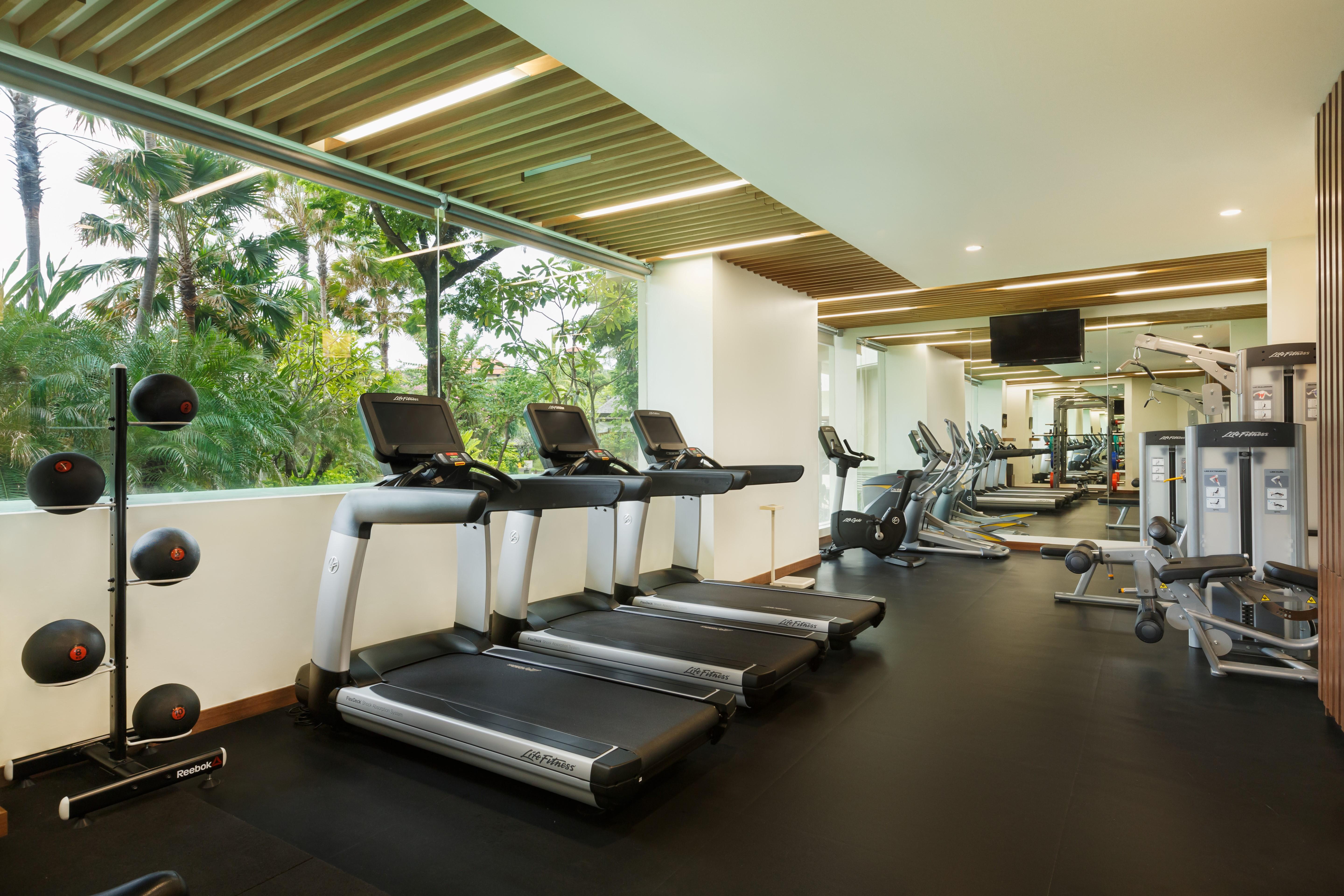 The Seminyak Beach Resort & Spa Екстер'єр фото The gym at the hotel