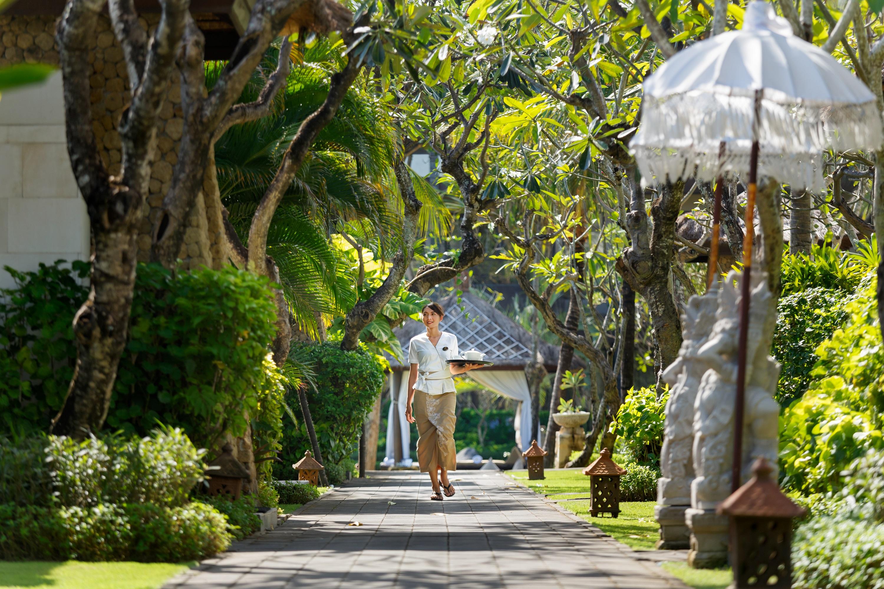 The Seminyak Beach Resort & Spa Екстер'єр фото The path to the lobby