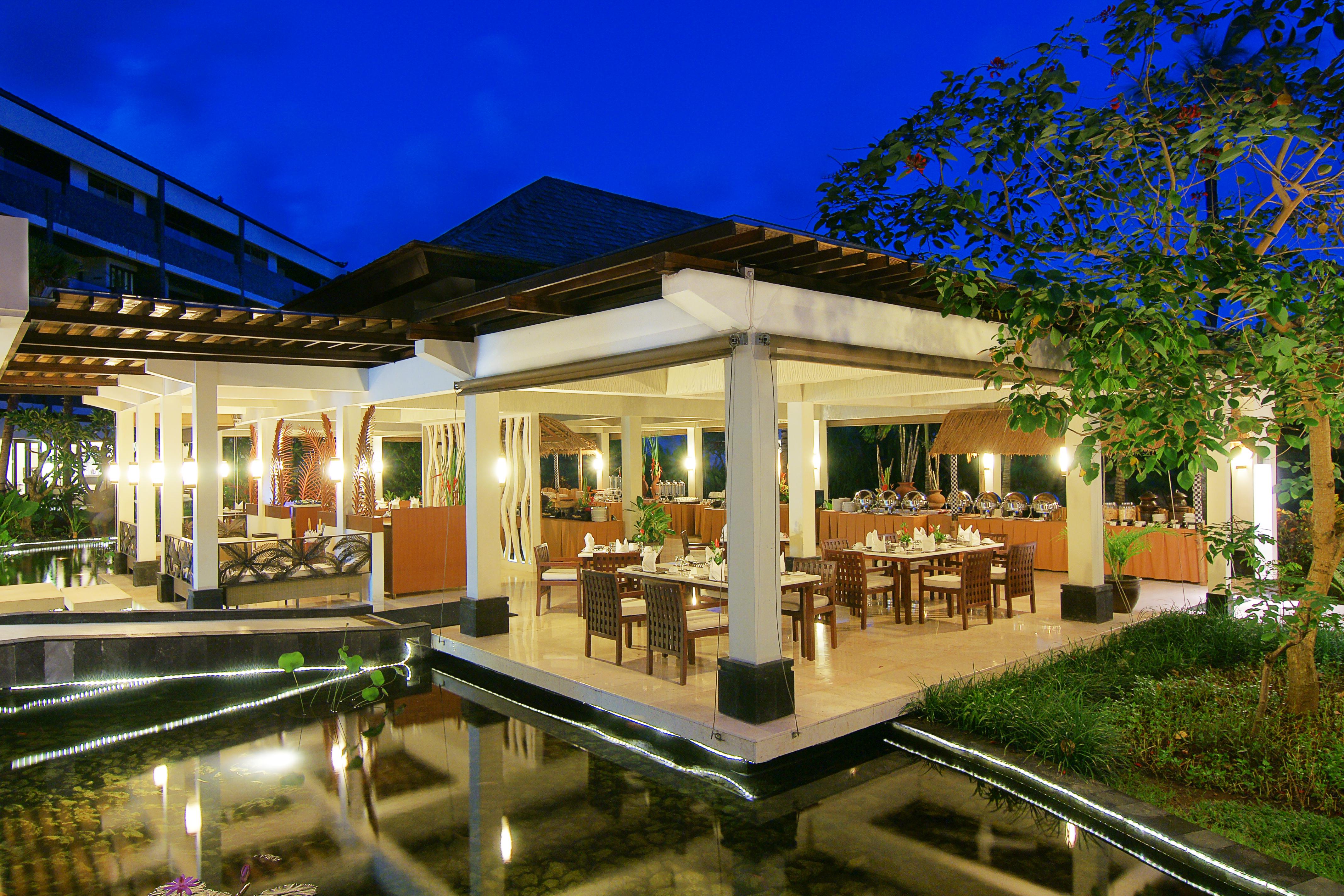 The Seminyak Beach Resort & Spa Екстер'єр фото The restaurant at the hotel