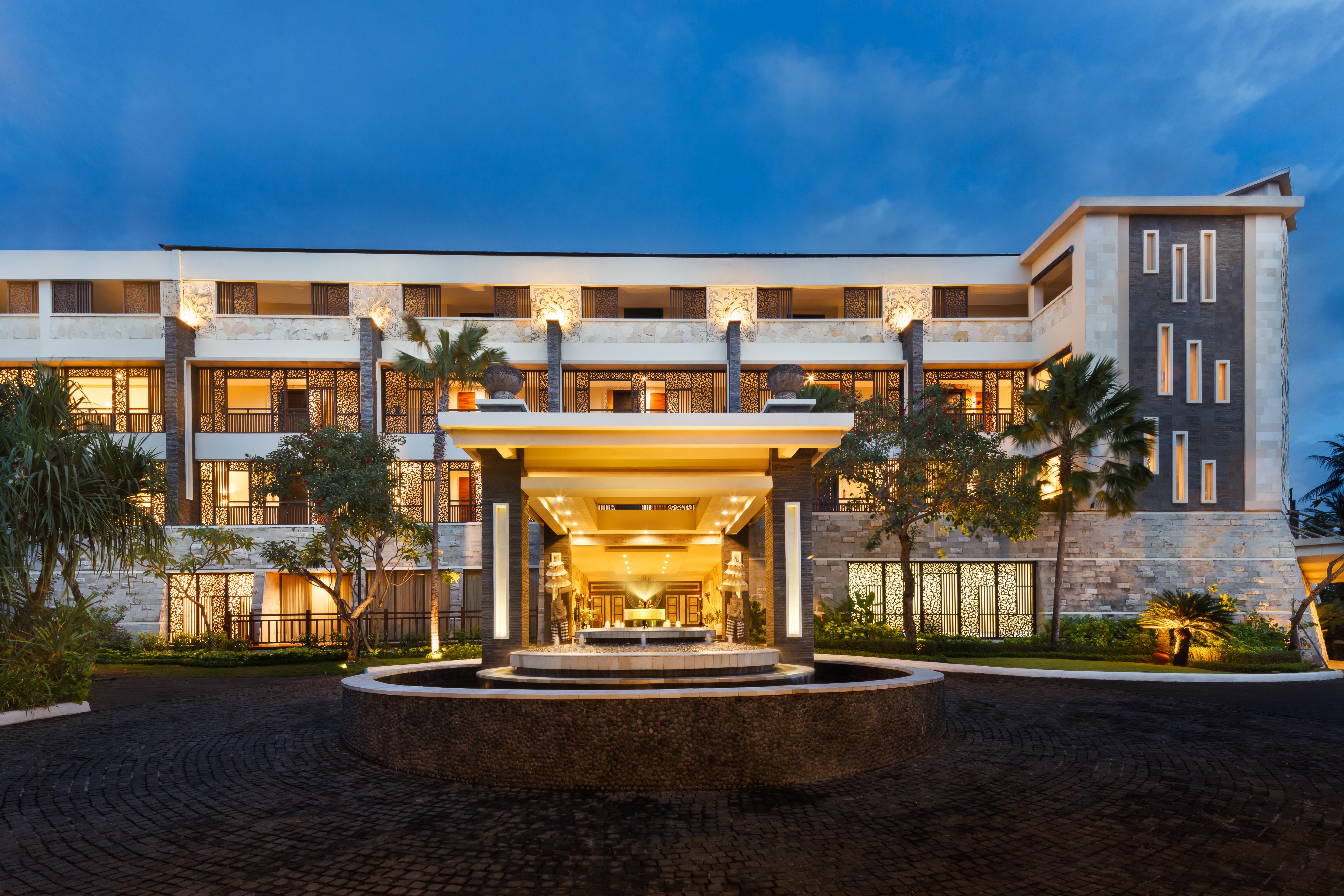 The Seminyak Beach Resort & Spa Екстер'єр фото The hotel's main entrance