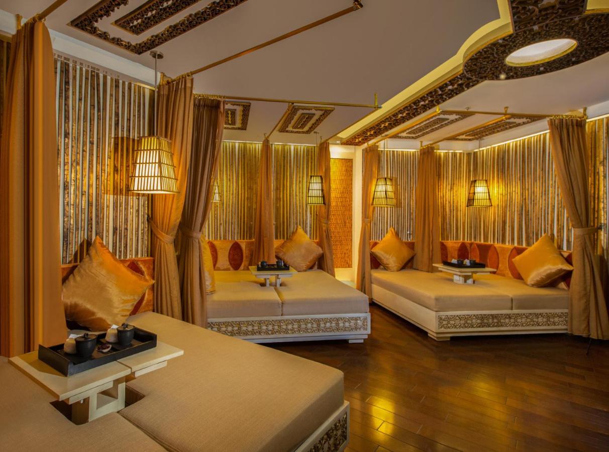 The Seminyak Beach Resort & Spa Екстер'єр фото The interior of a spa at the Grand Hyatt Hotel, Colombo, Sri Lanka